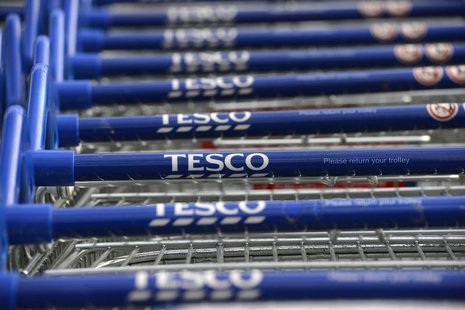 Trolleys are stacked outside a Tesco store in Hammersmith, west London October 3, 2012. REUTERS/Paul Hackett Trolleys are stacked outside a Tesco store in Hammersmith, west London October 3, 2012. REUTERS/Paul Hackett