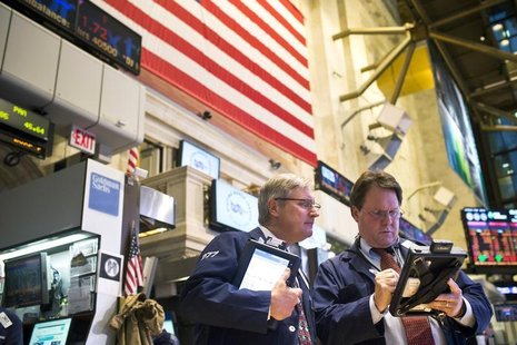 Traders work on the floor of the New York Stock Exchange in New York, December 21, 2012. REUTERS/Andrew Burton Traders work on the floor of the New York Stock Exchange in New York, December 21, 2012. REUTERS/Andrew Burton