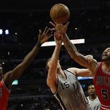 Chicago Bulls' Carlos Boozer (R) and teammate Luol Deng (L) battle San Antonio Spurs' Matt Bonner for a rebound during the first half of their NBA basketball game in Chicago, February 11, 2013. REUTERS/Jim Young