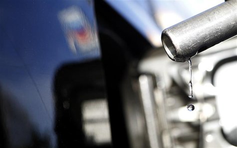 Gasoline drips off a nozzle during refueling at a gas station in Altadena, California March 24, 2012. Picture taken March 24, 2012. REUTERS/ Gasoline drips off a nozzle during refueling at a gas station in Altadena, California March 24, 2012. Picture taken March 24, 2012. REUTERS/