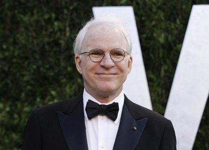 Actor Steve Martin arrives at the 2012 Vanity Fair Oscar party in West Hollywood, California February 26, 2012. REUTERS/Danny Moloshok Actor Steve Martin arrives at the 2012 Vanity Fair Oscar party in West Hollywood, California February 26, 2012. REUTERS/Danny Moloshok