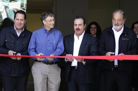 Mexican businessman Carlos Slim (R), Microsoft founder and philanthropist Bill Gates (2nd L), Governor of the State of Mexico Eruviel Avila Mexican businessman Carlos Slim (R), Microsoft founder and philanthropist Bill Gates (2nd L), Governor of the State of Mexico Eruviel Avila