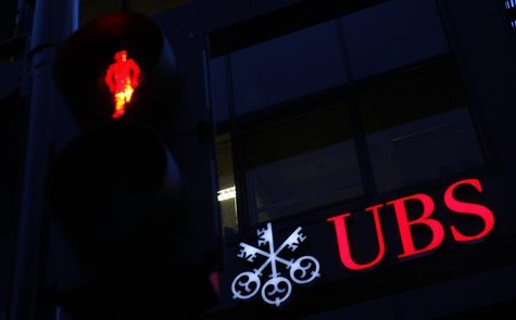 The logo of UBS AG is pictured behind a traffic light at its building in central London April 1, 2008. REUTERS/Alessia Pierdomenico The logo of UBS AG is pictured behind a traffic light at its building in central London April 1, 2008. REUTERS/Alessia Pierdomenico