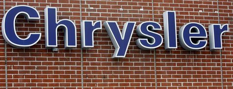 A Chrysler sign is pictured at a dealership in Glendale, California April 24, 2009. REUTERS/Mario Anzuoni A Chrysler sign is pictured at a dealership in Glendale, California April 24, 2009. REUTERS/Mario Anzuoni
