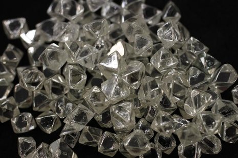 Uncut diamonds from southern Africa and Canada are seen at De Beers headquarters in London, January 17, 2011. REUTERS/Stefan Wermuth/Files Uncut diamonds from southern Africa and Canada are seen at De Beers headquarters in London, January 17, 2011. REUTERS/Stefan Wermuth/Files