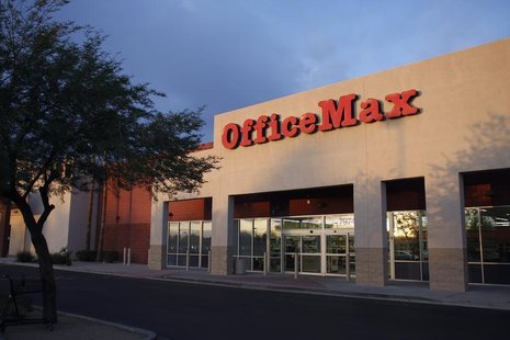 The Office Max store is seen in Glendale, Arizona October 28, 2009. REUTERS/Joshua Lott The Office Max store is seen in Glendale, Arizona October 28, 2009. REUTERS/Joshua Lott