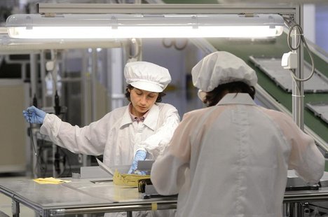 Employees work on LCD panels in the new AU Optronics plant in Trencin June 28, 2011. REUTERS/Radovan Stoklasa Employees work on LCD panels in the new AU Optronics plant in Trencin June 28, 2011. REUTERS/Radovan Stoklasa