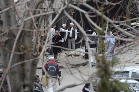 Turkish police forensic experts inspect the site after an explosion at the entrance of the U.S. embassy in Ankara February 1, 2013. REUTERS/ Turkish police forensic experts inspect the site after an explosion at the entrance of the U.S. embassy in Ankara February 1, 2013. REUTERS/