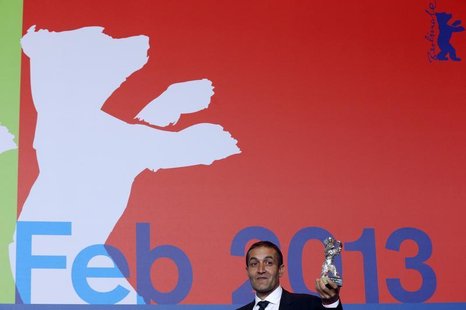 Actor Nazif Mujic holds the Silver Bear award for Best Actor he received for the movie "Epizoda u zivotu beraca zeljeza" REUTERS/Tobias Schw Actor Nazif Mujic holds the Silver Bear award for Best Actor he received for the movie "Epizoda u zivotu beraca zeljeza" REUTERS/Tobias Schw
