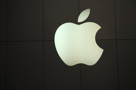 The Apple logo is pictured at the company's flagship retail store in San Francisco, California January 23, 2013. REUTERS/Robert Galbraith The Apple logo is pictured at the company's flagship retail store in San Francisco, California January 23, 2013. REUTERS/Robert Galbraith
