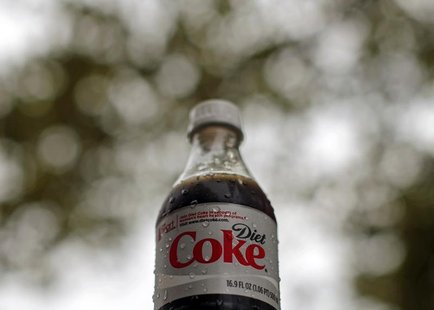 A bottle of Diet Coke soft drink is seen in Arlington, Virginia, August 17, 2009. REUTERS/Jim Young A bottle of Diet Coke soft drink is seen in Arlington, Virginia, August 17, 2009. REUTERS/Jim Young