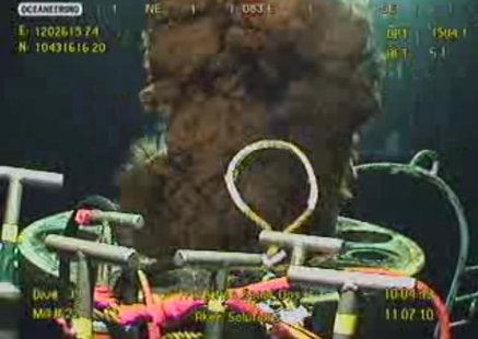 Oil gushes from BP's ruptured well in the Gulf of Mexico, in this frame grab captured from a BP live video feed on July 11, 2010. REUTERS/BP Oil gushes from BP's ruptured well in the Gulf of Mexico, in this frame grab captured from a BP live video feed on July 11, 2010. REUTERS/BP