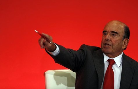 Spain's Santander chairman Emilio Botin gestures during the bank's 2012 results presentation at the company headquarters in Boadilla del Mon Spain's Santander chairman Emilio Botin gestures during the bank's 2012 results presentation at the company headquarters in Boadilla del Mon
