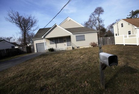 A home is seen padlocked and boarded up in Brentwood, New York February 10, 2012. REUTERS/Shannon Stapleton A home is seen padlocked and boarded up in Brentwood, New York February 10, 2012. REUTERS/Shannon Stapleton
