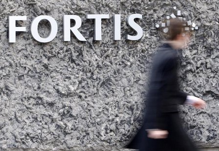 A man walks past the logo of the financial group Fortis NV at the entrance of the company's headquarters in Brussels March 6, 2009. REUTERS/ A man walks past the logo of the financial group Fortis NV at the entrance of the company's headquarters in Brussels March 6, 2009. REUTERS/