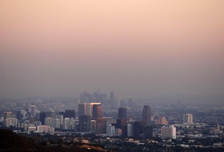 Century City and downtown Los Angeles are seen through the smog December 31, 2007. REUTERS/Lucy Nicholson Century City and downtown Los Angeles are seen through the smog December 31, 2007. REUTERS/Lucy Nicholson