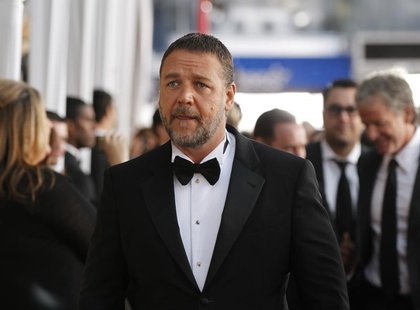 Actor Russell Crowe arrives at the 19th annual Screen Actors Guild Awards in Los Angeles, California January 27, 2013. REUTERS/Mario Anzuoni Actor Russell Crowe arrives at the 19th annual Screen Actors Guild Awards in Los Angeles, California January 27, 2013. REUTERS/Mario Anzuoni