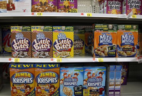 Boxes of Kellogg's cereal are displayed on a store shelf in Westminster, Colorado April 26, 2009. REUTERS/Rick Wilking Boxes of Kellogg's cereal are displayed on a store shelf in Westminster, Colorado April 26, 2009. REUTERS/Rick Wilking