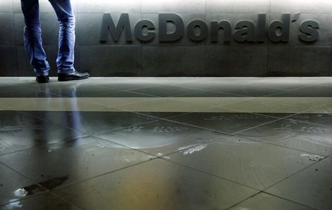 A customer buys food at a McDonald's restaurant in Moscow February 1, 2010. REUTERS/Denis Sinyakov A customer buys food at a McDonald's restaurant in Moscow February 1, 2010. REUTERS/Denis Sinyakov
