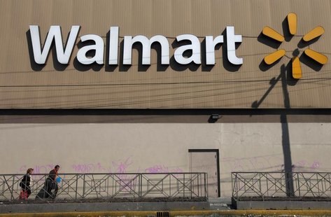Two people walk outside a Wal-Mart store in Mexico City January 11, 2013. REUTERS/Edgard Garrido Two people walk outside a Wal-Mart store in Mexico City January 11, 2013. REUTERS/Edgard Garrido