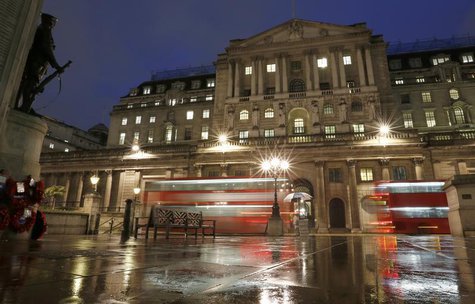 Busses pass the Bank of England in the city of London November 26, 2012. REUTERS/Olivia Harris Busses pass the Bank of England in the city of London November 26, 2012. REUTERS/Olivia Harris