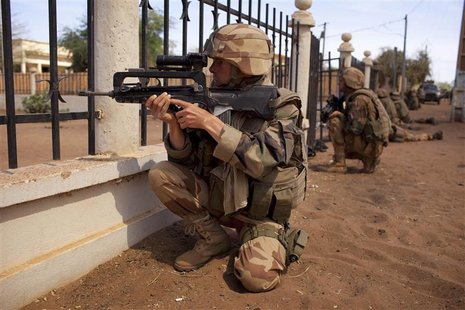 French soldiers take up positions near Independence Plaza, formerly Sharia Square, during fighting with Islamists in Gao, February 21, 2013. French soldiers take up positions near Independence Plaza, formerly Sharia Square, during fighting with Islamists in Gao, February 21, 2013.