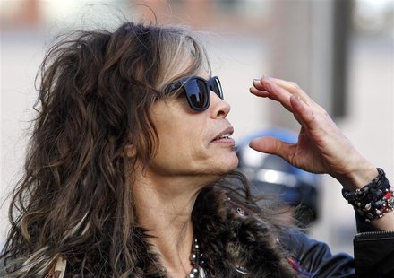 Aerosmith's Steven Tyler adjusts his sunglasses in Boston, Massachusetts November 5, 2012. REUTERS/Jessica Rinaldi Aerosmith's Steven Tyler adjusts his sunglasses in Boston, Massachusetts November 5, 2012. REUTERS/Jessica Rinaldi