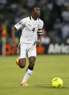 Ghana's John Paintsil runs with the ball during their African Nations Cup Group D soccer match against Mali in Franceville Stadium January 2 Ghana's John Paintsil runs with the ball during their African Nations Cup Group D soccer match against Mali in Franceville Stadium January 2