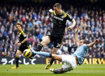 Manchester City's Jack Rodwell (R) challenges Chelsea's Gary Cahill during their English Premier League soccer match at The Etihad Stadium i Manchester City's Jack Rodwell (R) challenges Chelsea's Gary Cahill during their English Premier League soccer match at The Etihad Stadium i