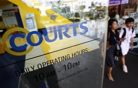 Shoppers leave the flagship Courts Megastore in Singapore, February 21, 2013. REUTERS/Edgar Su Shoppers leave the flagship Courts Megastore in Singapore, February 21, 2013. REUTERS/Edgar Su