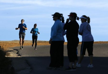 People exercise at Torrey Pines State Park in San Diego, California, November 14, 2012. Picture taken November 14, 2012. REUTERS/Mike Blake People exercise at Torrey Pines State Park in San Diego, California, November 14, 2012. Picture taken November 14, 2012. REUTERS/Mike Blake