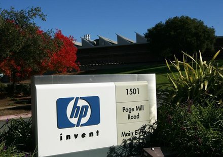 A view of the Hewlett Packard headquarters in Palo Alto, California November 23, 2009. REUTERS/Robert Galbraith A view of the Hewlett Packard headquarters in Palo Alto, California November 23, 2009. REUTERS/Robert Galbraith