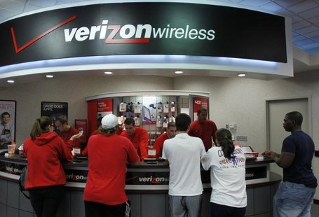 Customers purchase the iPhone 4 shortly after the phone went on sale with the Verizon Wireless network in Boca Raton, Florida February 10, 2 Customers purchase the iPhone 4 shortly after the phone went on sale with the Verizon Wireless network in Boca Raton, Florida February 10, 2