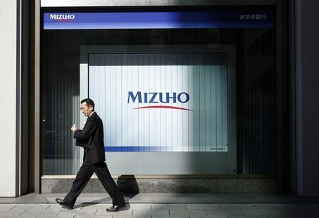 A man walks past a branch of Mizuho bank belonging to Mizuho Financial Group in Tokyo February 25, 2013. REUTERS/Yuya Shino A man walks past a branch of Mizuho bank belonging to Mizuho Financial Group in Tokyo February 25, 2013. REUTERS/Yuya Shino