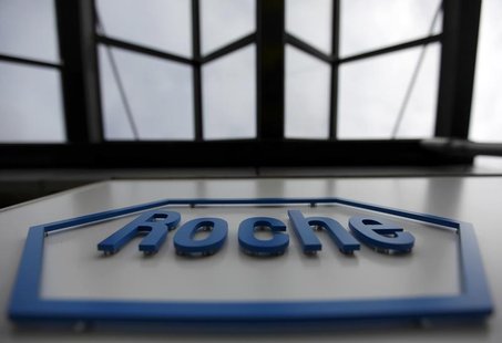 The logo of the Swiss drugmaker Roche is seen on a factory in Burgdorf near Bern November 17, 2010. REUTERS/Pascal Lauener The logo of the Swiss drugmaker Roche is seen on a factory in Burgdorf near Bern November 17, 2010. REUTERS/Pascal Lauener