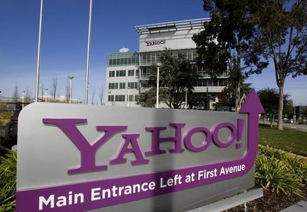 A Yahoo! signs sits out front of their headquarters in Sunnyvale, California, February 1, 2008. merger.REUTERS/Kimberly White A Yahoo! signs sits out front of their headquarters in Sunnyvale, California, February 1, 2008. merger.REUTERS/Kimberly White