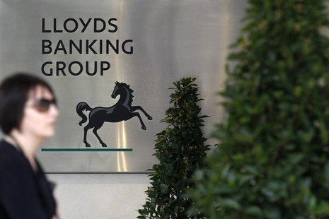 A pedestrian passes the head office of Lloyds Banking Group in central London April 11, 2011. REUTERS/Stefan Wermuth A pedestrian passes the head office of Lloyds Banking Group in central London April 11, 2011. REUTERS/Stefan Wermuth