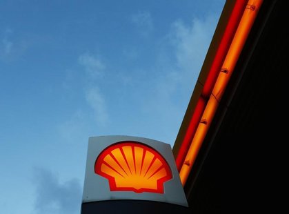 A Shell logo is seen at a petrol station in London January 31, 2013. REUTERS/Luke MacGregor A Shell logo is seen at a petrol station in London January 31, 2013. REUTERS/Luke MacGregor