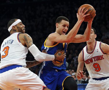 Golden State Warriors guard Stephen Curry (C) drives between New York Knicks forward Kenyon Martin (3) and guard Pablo Prigioni (9) in the s Golden State Warriors guard Stephen Curry (C) drives between New York Knicks forward Kenyon Martin (3) and guard Pablo Prigioni (9) in the s