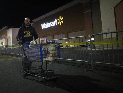 A man pushes a loaded shopping cart at a Walmart store, on Thanksgiving day in North Bergan, New Jersey November 22, 2012. REUTERS/Eric Thay A man pushes a loaded shopping cart at a Walmart store, on Thanksgiving day in North Bergan, New Jersey November 22, 2012. REUTERS/Eric Thay
