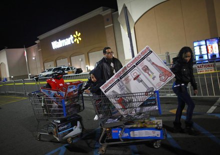 People pull loaded shopping carts at a Walmart store, on Thanksgiving day in North Bergan, New Jersey November 22, 2012. REUTERS/Eric Thayer People pull loaded shopping carts at a Walmart store, on Thanksgiving day in North Bergan, New Jersey November 22, 2012. REUTERS/Eric Thayer