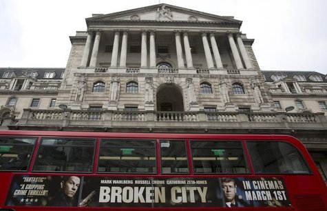 A bus passes the Bank of England in the City of London February 23, 2013. REUTERS/Neil Hall A bus passes the Bank of England in the City of London February 23, 2013. REUTERS/Neil Hall