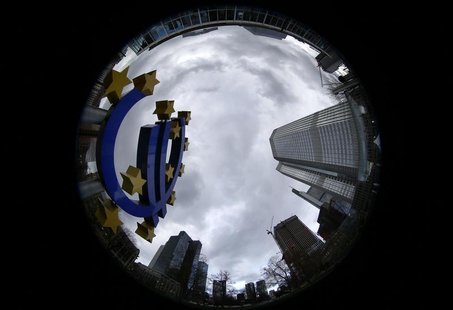 The euro sculpture is pictured outside the headquarters of the European Central Bank (ECB) in Frankfurt, February 5, 2013. REUTERS/Kai Pfaff The euro sculpture is pictured outside the headquarters of the European Central Bank (ECB) in Frankfurt, February 5, 2013. REUTERS/Kai Pfaff