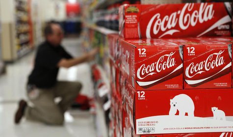 An employee arranges bottles of Coca-Cola at a store in Alexandria, Virginia October 16, 2012. REUTERS/Kevin Lamarque An employee arranges bottles of Coca-Cola at a store in Alexandria, Virginia October 16, 2012. REUTERS/Kevin Lamarque
