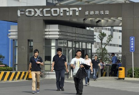 Workers walk out of the entrance to a Foxconn factory in Chengdu, Sichuan province July 4, 2012. REUTERS/Stringer Workers walk out of the entrance to a Foxconn factory in Chengdu, Sichuan province July 4, 2012. REUTERS/Stringer