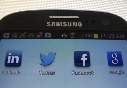 A Facebook icon is shown on a Samsung Galaxy III mobile phone in this photo illustration in Encinitas, California, January 30, 2013. REUTERS A Facebook icon is shown on a Samsung Galaxy III mobile phone in this photo illustration in Encinitas, California, January 30, 2013. REUTERS