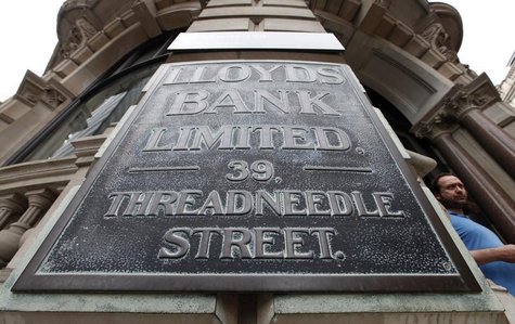 A man leaves a branch of Lloyds Bank in the City of London, August 4, 2010. REUTERS/Andrew Winning A man leaves a branch of Lloyds Bank in the City of London, August 4, 2010. REUTERS/Andrew Winning