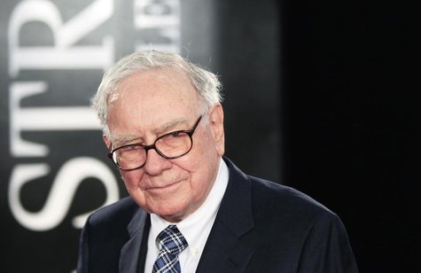 Investor Warren Buffet arrives for the premiere of the film "Wall Street: Money Never Sleeps" in New York September 20, 2010. REUTERS/Lucas Investor Warren Buffet arrives for the premiere of the film "Wall Street: Money Never Sleeps" in New York September 20, 2010. REUTERS/Lucas