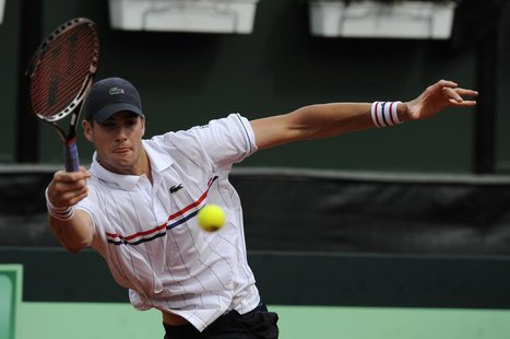 John Isner of the U.S. returns the ball to David Ferrer of Spain during their Davis Cup World Group semi-final match in Gijon, northern Spai John Isner of the U.S. returns the ball to David Ferrer of Spain during their Davis Cup World Group semi-final match in Gijon, northern Spai