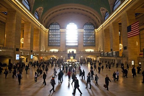 Commuters pass through Grand Central Terminal in New York, in this November 12, 2012 file photo. REUTERS/Andrew Burton/Files Commuters pass through Grand Central Terminal in New York, in this November 12, 2012 file photo. REUTERS/Andrew Burton/Files